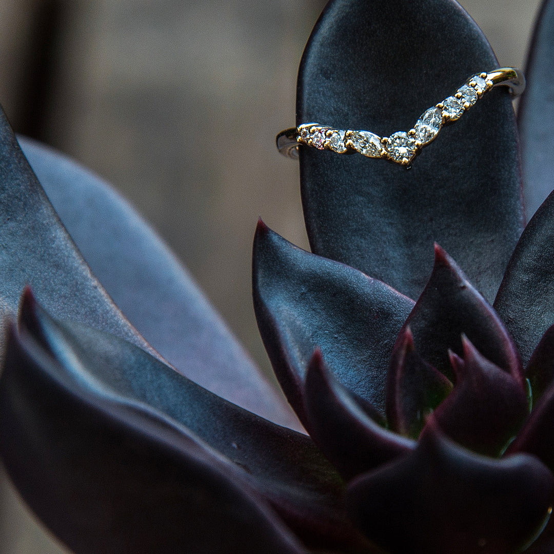 v-shaped contour diamond band - valentshop.com