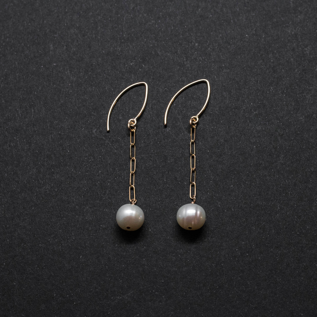 round pearl elongated chain drop earrings - valentshop.com