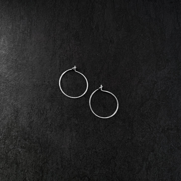 "piccola" - artisanal hammered hoops - valentshop.com