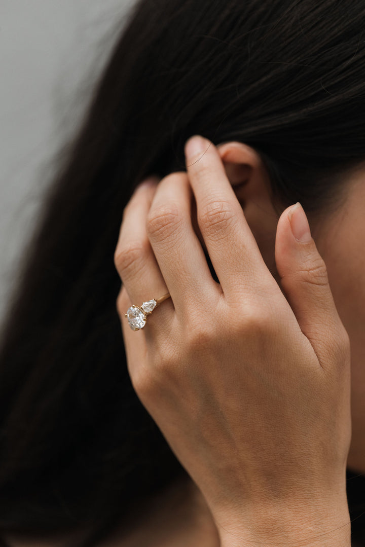 2.5 ctw oval diamond three-stone hexagon engagement ring - Valentshop Jewelry