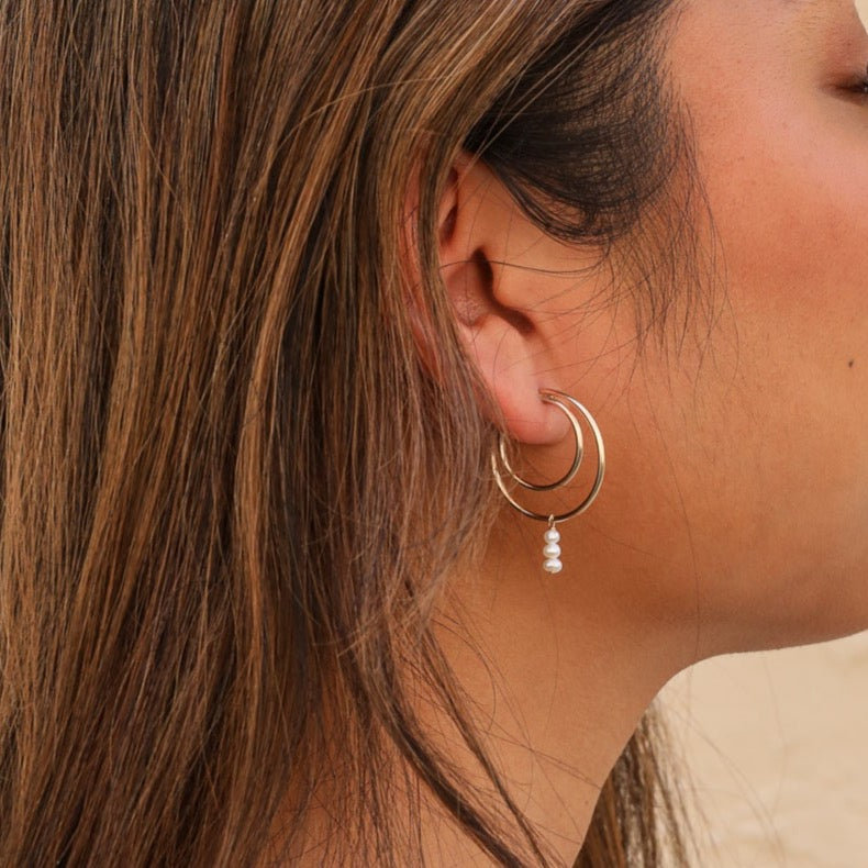 small double hoop earrings with three baby pearls - Valentshop Jewelry