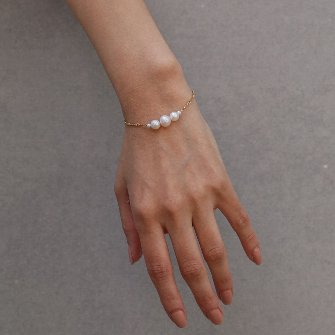 graduated five-pearl and gold bar bracelet - Valentshop Jewelry