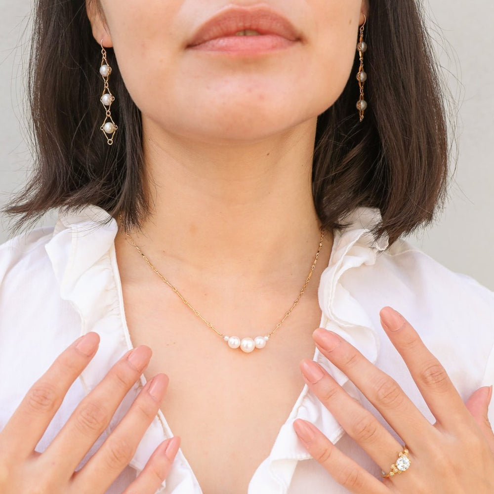 graduated five-pearl and gold bar necklace - Valentshop Jewelry